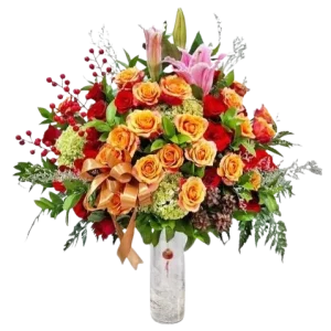 Rangkaian bunga meja dengan bunga mawar, hydrangea, lily cassablanca, dan filler untuk acara spesial di Semarang, tersedia di Raja Florist Semarang