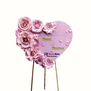 Karangan bunga papan kertas berbentuk love, diameter 120 cm, desain romantis dengan warna elegan. Cocok untuk pernikahan, ucapan selamat, dan pembukaan toko