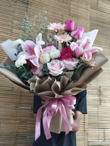 Foto buket bunga eksklusif dari Raja Florist Semarang, dengan desain elegan dan pengerjaan rapi.