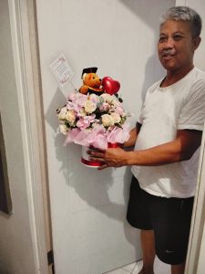 Flower box elegan berisi mawar dan bunga segar di Semarang – produk eksklusif dari Raja Florist dengan desain kekinian