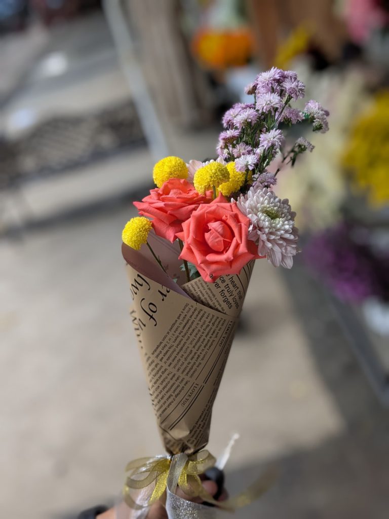 buket minimalis isian mawar pompom pikok dari Raja Florist Raja nya Toko Bunga di Semarang