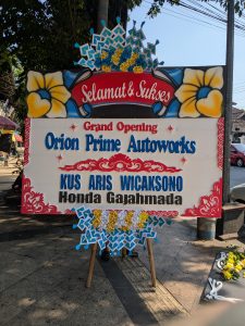 Bunga papan styrofoam duka cita dari toko bunga Semarang dengan tampilan yang rapi dan profesional