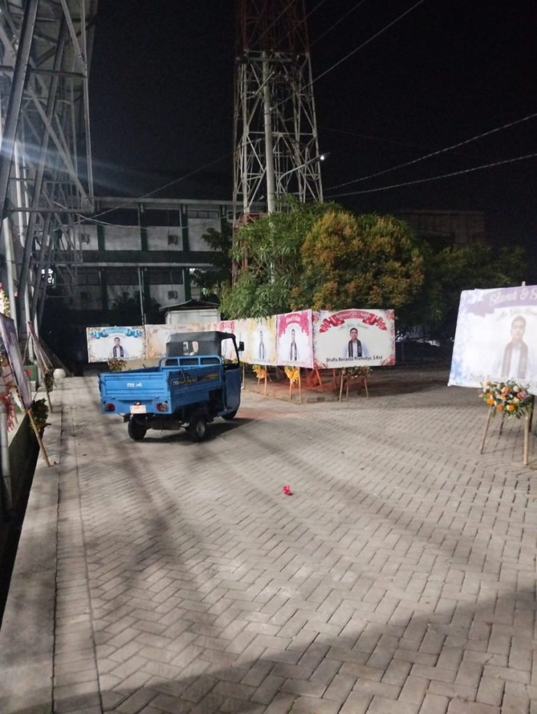 Karangan bunga papan printing eksklusif dari toko bunga terbaik di Demak, cocok untuk acara penting