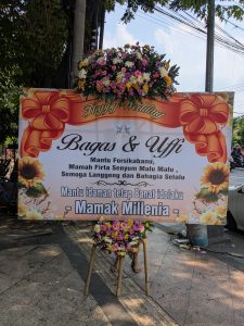 Sebelum mengirim karangan bunga, pahami dulu etika dan aturan ucapannya. Hindari ucapan yang menyinggung dan pastikan tampil elegan. Tips dari Raja Florist Semarang!