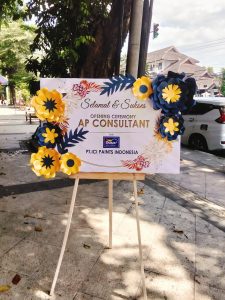 Temukan keunikan paper flower dari Raja Florist Semarang yang memadukan seni lipat origami dengan keindahan bunga papan eksklusif. Cocok untuk acara spesial Anda!