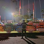 Karangan bunga papan Demak Rp450.000 dengan model styrofoam & printing 3D. Harga termasuk ongkir, bunga segar + artificial, desain eksklusif hanya di Raja Florist Demak.